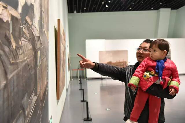 “红色记忆”赵海油画展 内蒙古美术馆奏响历史与艺术的交响