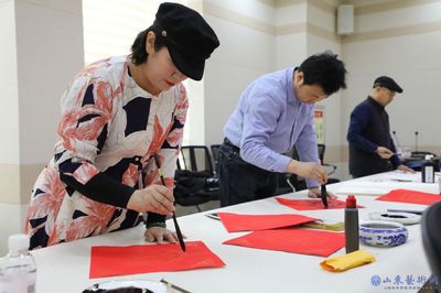 &ldquo;我们的中国梦&rdquo;文化进万家--山东省新时代文明实践文艺志愿服务美术分队走进青岛明月海藻集团